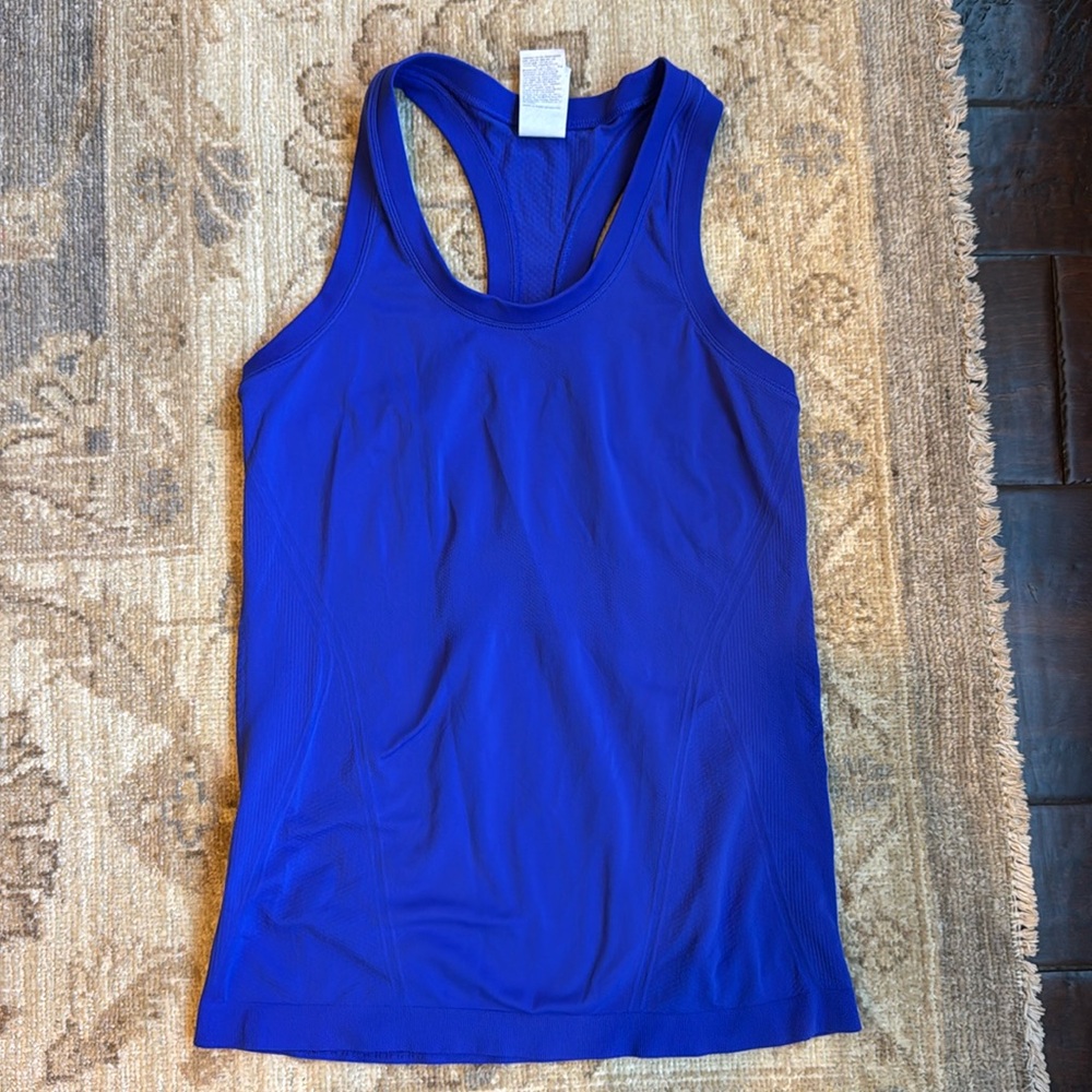 ATHLETA MOMENTUM TANK - size small
purple - Excellent Condition